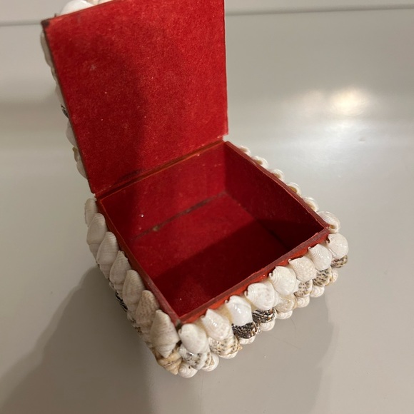 Two Shell Trinket Boxes - Picture 8 of 11